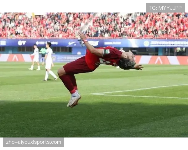 河南队快速转换体系高效,纳萨里奥成为进攻支点策动反击 河南队快速转换体系高效,纳萨里奥成为进攻支点策动反击